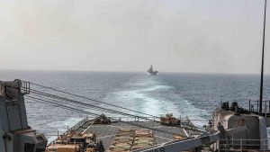 حوثی‌های یمن: علاوه بر اسرائیل اکنون کشتی‌های آمریکایی و بریتانیایی را نیز می‌زنیم