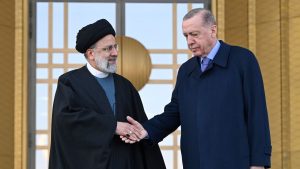 سفر رئیسی به آنکارا؛ روسای جمهوری ایران و ترکیه دو ساعت خصوصی ملاقات کردند