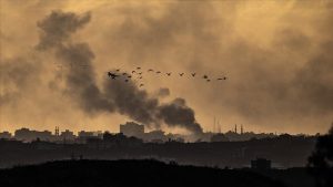 سه آواره فلسطینی بر اثر حمله اسرائیل در مقابل مرکز هلال احمر فلسطین در غزه جان باختند