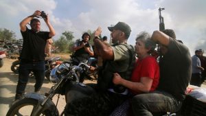 گروگان آزاد شده اسرائیلی می‌گوید در تونلی در غزه با  یحیی سنوار ملاقات کرده است