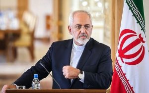 حمله روزنامه اصولگرا به وزیر خارجه روحانی؛ ظریف مصداق آن ضرب‌‌المثل شده که «دیگی که برای من نجوشد، سر سگ بجوشد»!