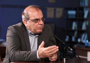 عباس عبدی: در مقایسه با دولت روحانی، همه چیز به نفع دولت رئیسی است، اما در همه موارد ناموفق‌تر بوده
