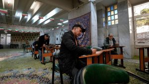 بر اساس گزارش‌های غیررسمی میزان مشارکت در انتخابات ایران به کمترین حد از زمان وقوع انقلاب رسید