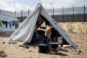  کارشناس سازمان ملل: اسرائیل به دنبال “گرسنگی” دادن به غزه است / برنامه امریکا برای ساخت بندر غزه / قبرس ، مسیر ارسال دریایی کمک