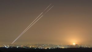 ببینید  تصاویر پربازدید از شلیک موشک توسط سپاه از شهر تبریز به سمت اسرائیل