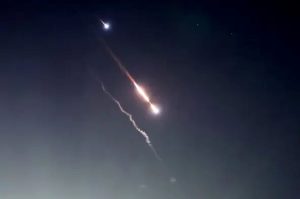 ببینید  مانور حیرت‌انگیز موشک ایرانی قبل از برخورد به هدف در اسرائیل