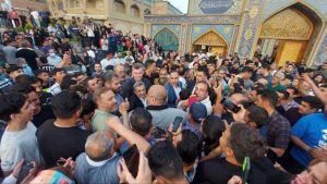 استقبال پرشور مردم از دکتر احمدی‌نژاد در امامزاده صالح(ع) تجریش + فیلم و تصاویر