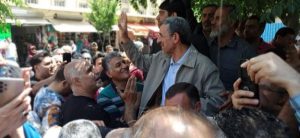 استقبال پرشور مردم از دکتر احمدی‌نژاد در بازار تهران + فیلم و تصاویر